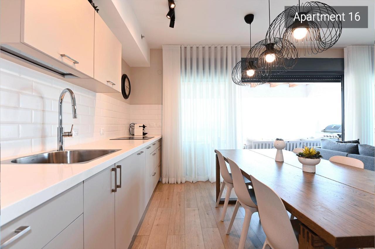 Yalarent C Kinneret Hotel Apartments Мигдал Екстериор снимка
